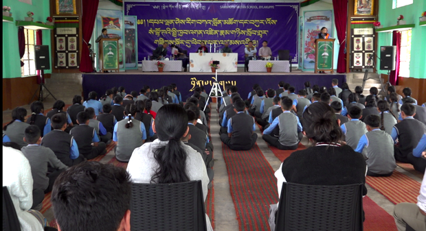 བོད་ཕྲུག་རྣམས་ནས་ཤེས་ཡོན་ལ་འབད་བརྩོན་གྱིས་མ་འོངས་སྤྱི་ཚོགས་ལ་ཞབས་འདེགས་བསྒྲུབ་རྒྱུའི་སེམས་འཁུར་དགོས་ཞེས། ཤེས་རིག་བཀའ་བློན་ཐར་ལམ་སྒྲོལ་མ་ལགས་ནས་སྦེ་ལ་ཀོ་པི་སམ་བྷོ་ཌའི་སློབ་གྲྭ་དབུས་མའི་སློབ་ཕྲུག་རྣམས་ལ་ལམ་སྟོན་གནང་བ།