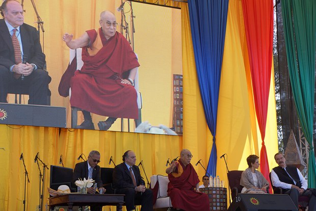 ༧གོང་ས་མཆོག་གིས་མེག་སི་ཁོའོ་གྲོང་ཁྱེར་ལིའུ་ནང་མཛད་འཕྲིན་བསྐྱངས་བཞིན་པ། ༧གོང་ས་མཆོག་གིས་མེག་སི་ཁོའོ་གྲོང་ཁྱེར་ལིའུ་ནང་མཛད་འཕྲིན་བསྐྱངས་བཞིན་པ།