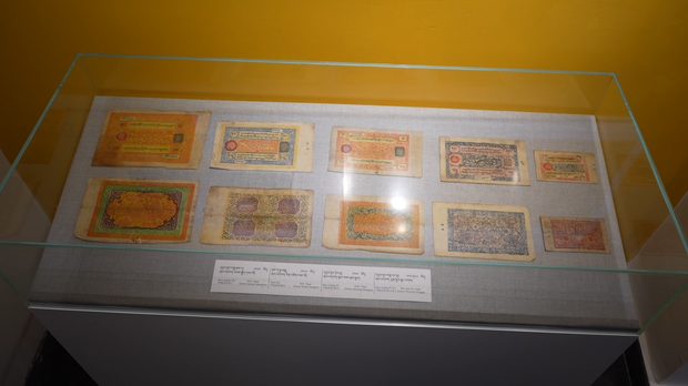 བོད་ལ་ཟུར་དུ་དངུལ་སྒོར་ཡོད་པ་དེས་ལོ་རྒྱུས་ཐོག་བོད་རང་བཙན་ཡིན་པ་མཚོན་གྱི་ཡོད་ཅེས། ལོ་རྒྱུས་སློབ་དཔོན་གཙང་ཕྲུག་སྟོབས་ལགས་ནས་བརྗོད་བྱུང་།