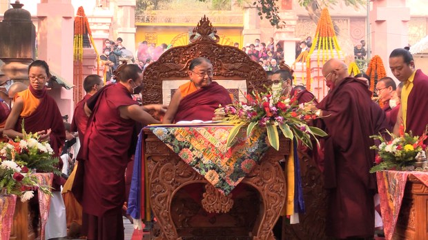 གནས་མཆོག་རྡོ་རྗེ་གདན་དུ་དཔལ་ས་སྐྱའི་འཇིག་རྟེན་ཞི་བདེའི་སྨོན་ལམ་ཆེན་མོ་སྐབས་༣༡པ་དབུ་འཛུགས་གནང་བ། གནས་མཆོག་རྡོ་རྗེ་གདན་དུ་དཔལ་ས་སྐྱའི་འཇིག་རྟེན་ཞི་བདེའི་སྨོན་ལམ་ཆེན་མོ་སྐབས་༣༡པ་དབུ་འཛུགས་གནང་བ།
