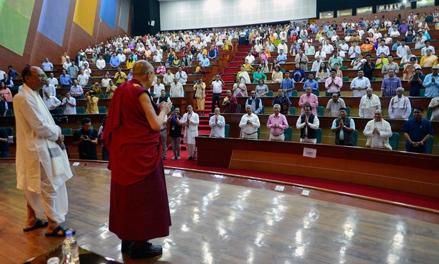 ༧གོང་ས་མཆོག་གིས་རྒྱ་གར་མ་ནི་པུར་(Manipur)་མངའ་སྡེའི་(Convention)་ཚོགས་ཁང་ཆེན་མོའི་ནང་བཀའ་སློབ་གནང་སྐབས། ༢༠༡༧།༡༠།༡༨ ༧གོང་ས་མཆོག་གིས་རྒྱ་གར་མ་ནི་པུར་(Manipur)་མངའ་སྡེའི་(Convention)་ཚོགས་ཁང་ཆེན་མོའི་ནང་བཀའ་སློབ་གནང་སྐབས། ༢༠༡༧།༡༠།༡༨