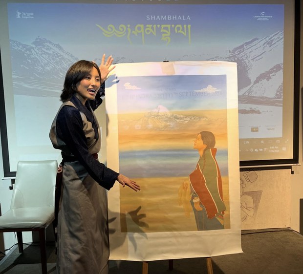འཕྲིན་ལས་ལྷ་མོ་ལགས་ཀྱིས་ཤམ་བྷ་ལ་གློག་བརྙན་འཁྲབ་སྟོན་སྐབས་སྐུ་ལས་ཚད་མེད་བསྐྱོན་ཡོད་པ་བཞིན་འབྲས་བཟང་སྨིན་པར་དགའ་སྤྲོ་ཆེན་པོ་བྱུང་ཞེས་གསུངས་བྱུང་།