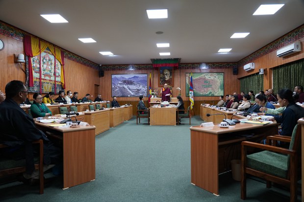གངས་ལྗོངས་དཔལ་འབྱོར་ཞབས་ཞུ་ཁང་ཕྱི་ལོ་ ༢༠༢༦ ལོར་སྒོ་རྒྱག་འཆར་གྱི་བསམ་བློ་བཏང་བསྡད་ཡོད་ཅེས། དཔལ་འབྱོར་བཀའ་བློན་གྱིས་གྲོས་ཚོགས་སུ་གསལ་བཤད་གནང་ཡོད་པ།