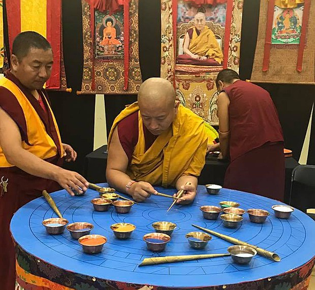 ཀ་ལི་ཕྷོར་ནི་ཡའི་ནང་མང་ཚོགས་ལ་རྡུལ་མཚོན་དཀྱིལ་འཁོར་མཇལ་ཁ་གནང་རྒྱུ། ཀ་ལི་ཕྷོར་ནི་ཡའི་ནང་མང་ཚོགས་ལ་རྡུལ་མཚོན་དཀྱིལ་འཁོར་མཇལ་ཁ་གནང་རྒྱུ།