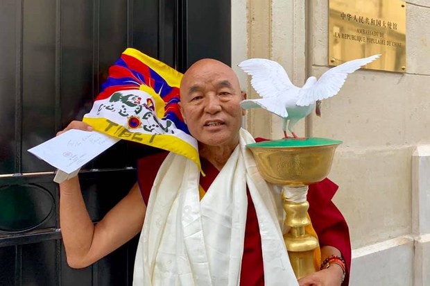 ཡོ་རོབ་སྤྱི་འཐུས་ཐུབ་བསྟན་དབང་ཆེན་ལགས་ཀྱིས་བོད་རྒྱ་གྲོས་མོལ་ཡོང་ཆེད་ཡོ་རོབ་ཀྱི་རྒྱལ་ཁབ་ཁག་གསུམ་བཅུའི་ནང་སྐོར་བསྐྱོད་སྐབས། ༢༠༡༩།༩།༩ ཡོ་རོབ་སྤྱི་འཐུས་ཐུབ་བསྟན་དབང་ཆེན་ལགས་ཀྱིས་བོད་རྒྱ་གྲོས་མོལ་ཡོང་ཆེད་ཡོ་རོབ་ཀྱི་རྒྱལ་ཁབ་ཁག་གསུམ་བཅུའི་ནང་སྐོར་བསྐྱོད་སྐབས། ༢༠༡༩།༩།༩