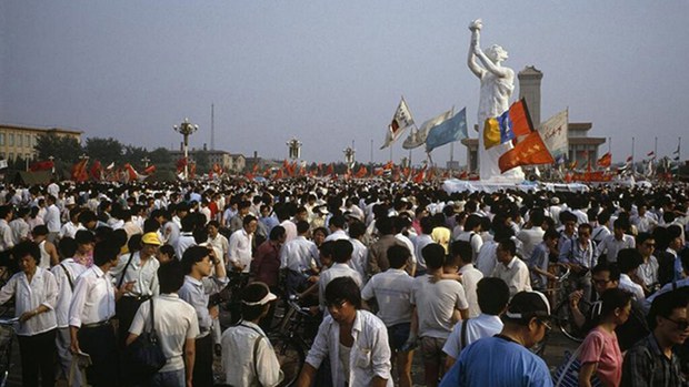 པེ་ཅིང་གནམ་བདེ་སྒོ་མོ་ཆེའི་དྲུག་བཞིའི་དོན་རྐྱེན་མ་བྱུང་གོང་ལས་འགུལ་སྐབས། ༡༩༨༩།༥