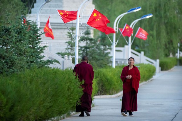 རྒྱ་ནག་གཞུང་གིས་ཆབ་སྲིད་བཙོན་པ་ཚོ་ནང་བསྟན་རྒྱ་བསྒྱུར་གྱི་ལས་གཞིའི་ནང་བཙན་འདེད་བྱེད་བཞིན་ཡོད་འདུག