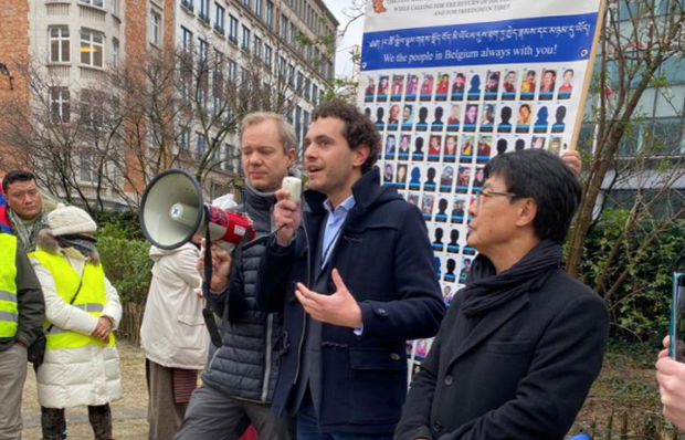 བྷེལ་ཇམ་གྲོས་ཚོགས་འཐུས་མི་སྐུ་ཞབས་(Samuel Cogolati)་ལགས།