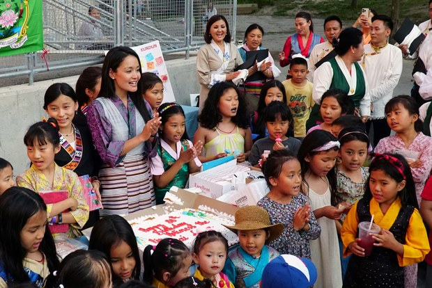 ཁེ་ཎ་ཌའི་ནང་༧གོང་ས་མཆོག་གི་འཁྲུངས་སྐར་དང་མཉམ་བོད་ཀྱི་རིག་གཞུང་གཅེས་འཛིན་གྱི་ཟླ་བ་སྲུང་བརྩི།