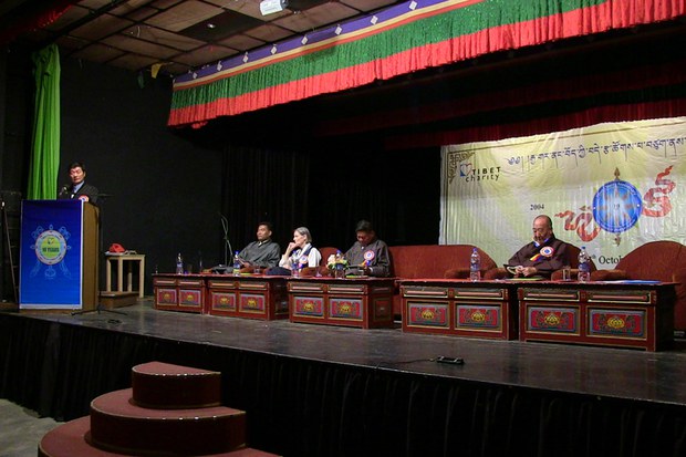 རྒྱ་གར་ནང་བོད་ཀྱི་བདེ་རྩ་ཚོགས་པ་བཙུཊ་ནས་ལོ་བཅུ་འཁོར་བའི་མཛད་སྒོ།