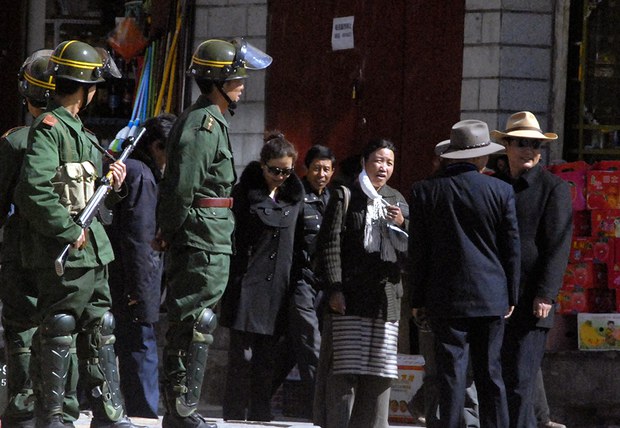 བོད་ནང་རྒྱ་ནག་གི་ཉེན་རྟོག་དྲག་ཆས་དམག་མི།