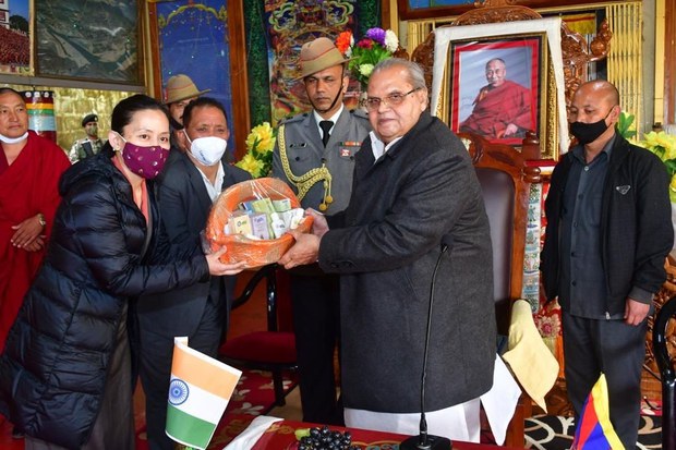 མེ་གྷཱ་ལ་ཡ་མངའ་སྡེའི་སྲིད་སྐྱོང་མཆོག་གིས་དགའ་ལྡན་ཆོས་གླིང་དུ་འཚམས་གཟིགས་གནང་འདུག མེ་གྷཱ་ལ་ཡ་མངའ་སྡེའི་སྲིད་སྐྱོང་མཆོག་གིས་དགའ་ལྡན་ཆོས་གླིང་དུ་འཚམས་གཟིགས་གནང་འདུག