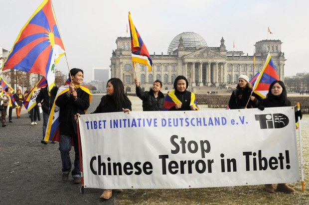 རྒྱ་ནག་མཉམ་ཚོང་འབྲེལ་སྐབས་འགྲོ་བ་མིའི་ཐོབ་ཐང་གི་གནད་དོན་གལ་ཆེ་བར་འཛིན་དགོས་བའི་འབོད་སྐུལ་ཞུས་འདུག