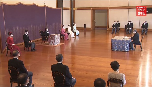 ཉི་ཧོང་གི་གོང་མའི་སྐུ་མདུན་དུ་བོན་ཆོས་ཞིབ་འཇུག་གཏམ་བཤད་སྙན་འབུལ་ཞུས་འདུག ཉི་ཧོང་གི་གོང་མའི་སྐུ་མདུན་དུ་བོན་ཆོས་ཞིབ་འཇུག་གཏམ་བཤད་སྙན་འབུལ་ཞུས་འདུག