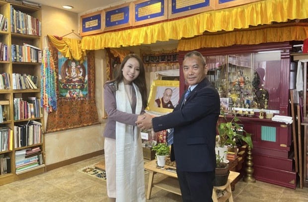 ཉི་ཧོང་སྐུ་ཚབ་དོན་གཅོད་དང་ཨོ་སཱ་ཀའི་གྲོས་ཚོགས་འཐུས་མིའི་བོད་དོན་རྒྱབ་སྐྱོར་ཚོགས་པའི་ཚོགས་གཞོན་གཉིས་མཇལ་མོལ། ཉི་ཧོང་སྐུ་ཚབ་དོན་གཅོད་དང་ཨོ་སཱ་ཀའི་གྲོས་ཚོགས་འཐུས་མིའི་བོད་དོན་རྒྱབ་སྐྱོར་ཚོགས་པའི་ཚོགས་གཞོན་གཉིས་མཇལ་མོལ།