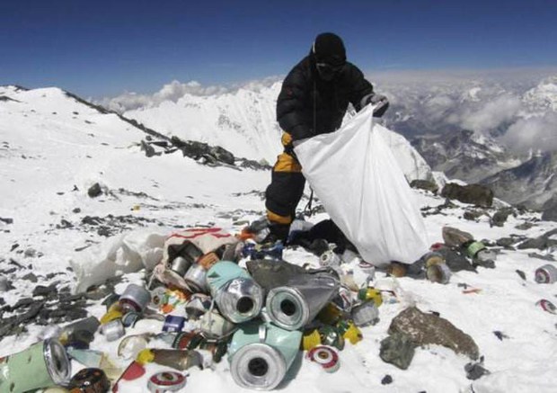 ཇོ་མོ་གླང་མའི་བྱང་རྒྱུད་ཀྱི་གད་སྙིགས་གཙང་བཟོ་བྱེད་བཞིན་པ། ༢༠༡༧
