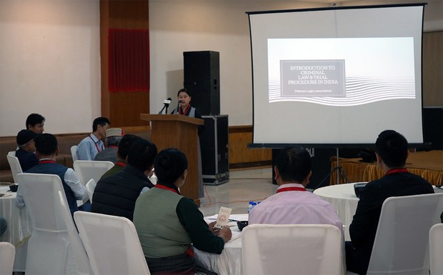 ས་གནས་འགོ་འཛིན་རྣམས་ནི་གཞིས་མི་རྣམས་ཀྱི་དཀའ་ངལ་ཞུ་སའི་ལམ་བུ་ཡིན་པས་ཁོང་རྣམས་ལ་བུད་མེད་དང་བྱིས་པར་འཕྲད་བཞིན་པའི་དཀའ་རྙོག་སེལ་ཐབས་དང་འབྲེལ་བའི་ཁྲིམས་ལུགས་སྐོར་གྱི་ཟབ་སྦྱོང་ཞིག་ཕུལ་ཡོད་འདུག