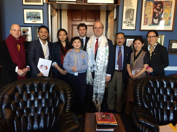 ཨ་རིའི་མི་སེར་བོད་མི་ཚོས་ཨ་རིའི་གྲོས་ཚོགས་ལ་བོད་དོན་ཞུ་གཏུགས་གནང་སྐབས། ༢༠༡༥།༣།༢