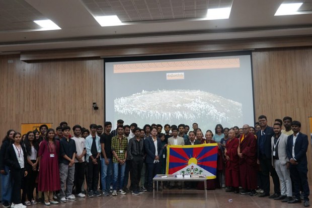 བོད་ཀྱི་འགྲེམས་སྟོན་ཁང་གི་རྒྱ་གར་ལྷོ་ཕྱོགས་སུ་བོད་དོན་དྲིལ་བསྒྲཊ་ཀྱི་སྐོར་སྐྱོད་འགྲེམས་སྟོན་ཁྲོད་མི་གྲངས་ ༧༠༠༠ ལྷག་གིས་མཉམ་ཞུགས་གནང་འདུག