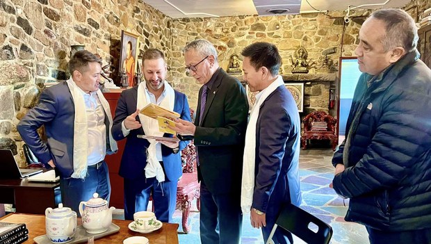 བོད་ཀྱི་འགྲེམས་སྟོན་ཁང་གིས་ཨ་རིའི་ནང་སྐོར་བསྐྱོད་འགྲེམས་སྟོན་གནང་བཞིན་འདུག
