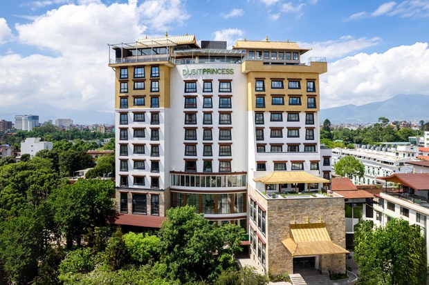 བལ་ཡུལ་གྱི་རྒྱལ་སར་རྒྱལ་སྤྱིའི་ཚད་གཞི་དང་མཉམ་པའི་གསོལ་མགྲོན་ཁང་ཞིག་དབུ་འབྱེད་གནང་འདུག