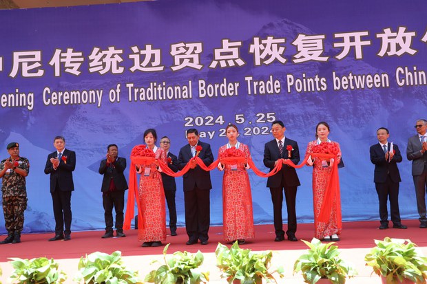 ཡུན་རིང་སྒོ་རྒྱབ་པའི་བོད་དང་བལ་ཡུལ་ཀྱི་ས་མཚམས་འགག་སྒོ་བཅུ་བཞི་སྒོ་ཕྱེ་འདུག
