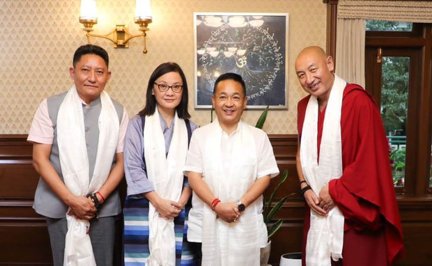 འབྲས་ལྗོངས་མངའ་སྡེའི་སྤྱི་ཁྱབ་བློན་ཆེན་མཆོག་གིས་མུ་མཐུད་དུ་བོད་དོན་རྒྱབ་སྐྱོར་གནང་རྒྱུ་ཡིན་པ་གསུངས་འདུག འབྲས་ལྗོངས་མངའ་སྡེའི་སྤྱི་ཁྱབ་བློན་ཆེན་མཆོག་གིས་མུ་མཐུད་དུ་བོད་དོན་རྒྱབ་སྐྱོར་གནང་རྒྱུ་ཡིན་པ་གསུངས་འདུག