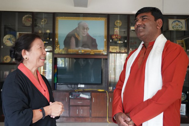 ལྷོ་ཨ་ཧྥི་རི་ཀའི་སི་ཝ་ནཱན་ཌའི་འཛམ་གླིང་ཞི་བདེ་ཐེབས་རྩའི་ཚོགས་གཙོ་མཆོག་གིས་སྤྱི་འཐུས་ལྷན་ཁང་དུ་འཚམས་གཟིགས་གནང་འདུག ལྷོ་ཨ་ཧྥི་རི་ཀའི་སི་ཝ་ནཱན་ཌའི་འཛམ་གླིང་ཞི་བདེ་ཐེབས་རྩའི་ཚོགས་གཙོ་མཆོག་གིས་སྤྱི་འཐུས་ལྷན་ཁང་དུ་འཚམས་གཟིགས་གནང་འདུག