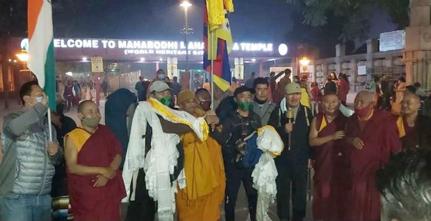 བོད་དོན་གོམ་བགྲོད་པ་གཉིས་རྡོ་རྗེ་གདན་དུ་འབྱོར་ཡོད་པ། བོད་དོན་གོམ་བགྲོད་པ་གཉིས་རྡོ་རྗེ་གདན་དུ་འབྱོར་ཡོད་པ།