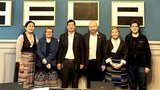 བོད་མིའི་སྐུ་ཚབ་ཚོས་སུད་སིའི་གྲོས་ཚོགས་ཀྱི་འཐུས་མི་ཁག་ཅིག་དང་མཇལ་འཕྲད་ཞུས་ནས་བོད་དོན་ཞུ་སྐུལ་གནང་འདུག