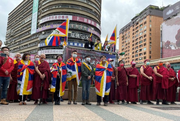 གསུམ་བཅུའི་དུས་དྲན་སླེབས་ལ་ཉེ་བ་དང་བསྟུན་ཐེ་ཝན་དུ་བོད་དོན་ལས་འགུལ་སྤེལ་འདུག