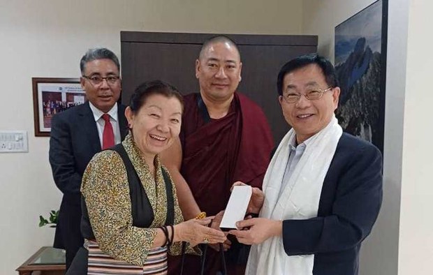 བོད་མི་མང་སྤྱི་འཐུས་ལྷན་ཚོགས་ཀྱི་སྐུ་ཚབ་ཚོགས་ཆུང་ཞིག་ཐེ་ཝན་དུ་གཞུང་འབྲེལ་ཕྱོགས་ཕེབས་གནང་རྒྱུ་ཡིན་པ་རེད་འདུག བོད་མི་མང་སྤྱི་འཐུས་ལྷན་ཚོགས་ཀྱི་སྐུ་ཚབ་ཚོགས་ཆུང་ཞིག་ཐེ་ཝན་དུ་གཞུང་འབྲེལ་ཕྱོགས་ཕེབས་གནང་རྒྱུ་ཡིན་པ་རེད་འདུག