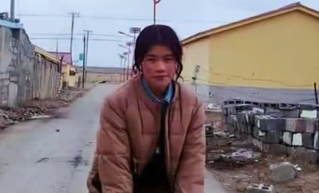 དབྱངས་མཚོ་ལགས་ཀྱིས་ཕྱི་ཕྱོགས་སུ་འབྲེལ་བ་བྱས་ཚུལ་གྱིས་རྒྱ་ནག་གི་ཉེན་རྟོག་པས་འཛིན་བཟུང་བྱས་འདུག