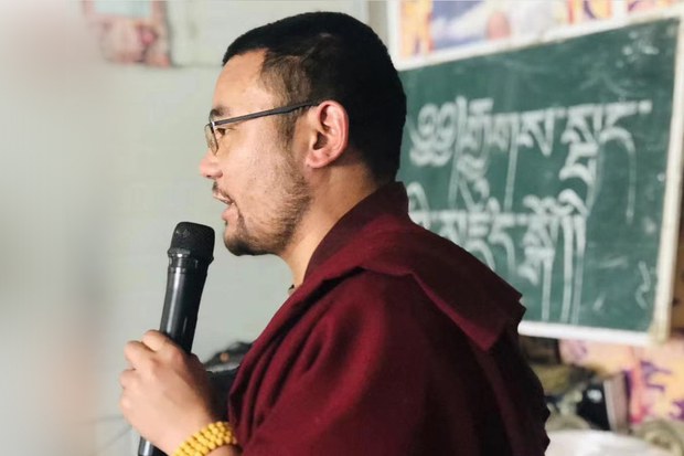 བསྟན་འཛིན་དར་རྒྱས་ལགས་འཛིན་བཟུང་བྱས་ནས་ལོ་གཅིག་འགོར་ཡང་ཁོང་གི་གནས་སྟངས་ཁ་གསལ་མི་འདུག