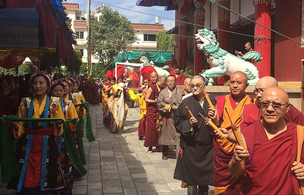 དཔལ་ས་སྐྱ་གོང་མ་བདག་ཁྲི་རིན་པོ་ཆེ་མཆོག་དགུང་གྲངས༧༢་ལ་ཕེབས་པ། དཔལ་ས་སྐྱ་གོང་མ་བདག་ཁྲི་རིན་པོ་ཆེ་མཆོག་དགུང་གྲངས༧༢་ལ་ཕེབས་པ།