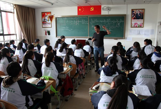རྒྱ་ནག་གཞུང་གིས་ལྷ་ས་གྲོང་ཁྱེར་ནང་གི་སློབ་གྲྭ་ཁག་ནང་བོད་ཡིག་གི་སློབ་ཚན་ཇེ་ཉུང་དུ་གཏོང་བཞིན་ཡོད་འདུག