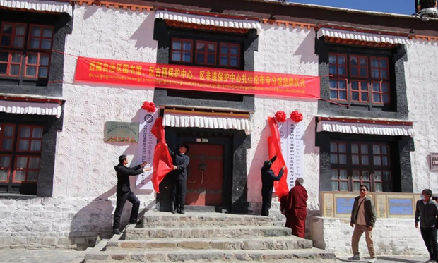 བོད་ཀྱི་དགོན་སྡེ་ཁག་ཅིག་ཏུ་རྒྱ་ནག་གི་འཁྱོག་བཤད་དྲིལ་བསྒྲགས་སྤེལ་སའི་ཡན་ལག་འགྲེམས་སྟོན་ཁང་འཛུགས་སྐྲུན་བྱས་ཡོད་འདུག བོད་ཀྱི་དགོན་སྡེ་ཁག་ཅིག་ཏུ་རྒྱ་ནག་གི་འཁྱོག་བཤད་དྲིལ་བསྒྲགས་སྤེལ་སའི་ཡན་ལག་འགྲེམས་སྟོན་ཁང་འཛུགས་སྐྲུན་བྱས་ཡོད་འདུག