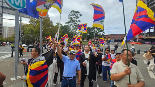 བོད་མི་ལས་འགུལ་བ་རྣམས་ནས་ཇི་སྲིད་བོད་ཀྱི་བདེན་མཐའ་མ་སེལ་བར་དུ་བོད་མི་རྣམས་ནས་རྒྱ་གཞུང་ལ་མཐའ་གཅིག་ཏུ་ངོ་རྒོལ་གྱི་ལས་འགུལ་མུ་མཐུད་ནས་སྤེལ་རྒྱུ་ཡིན་པ་གསུང་གི་འདུག བོད་མི་ལས་འགུལ་བ་རྣམས་ནས་ཇི་སྲིད་བོད་ཀྱི་བདེན་མཐའ་མ་སེལ་བར་དུ་བོད་མི་རྣམས་ནས་རྒྱ་གཞུང་ལ་མཐའ་གཅིག་ཏུ་ངོ་རྒོལ་གྱི་ལས་འགུལ་མུ་མཐུད་ནས་སྤེལ་རྒྱུ་ཡིན་པ་གསུང་གི་འདུག