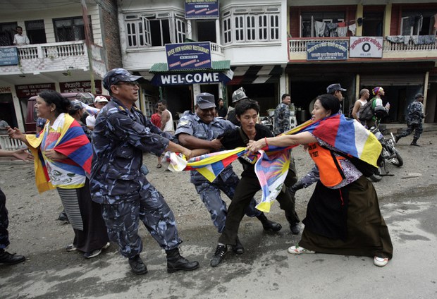 རྒྱ་ནག་གཞུང་གིས་རྒྱལ་མཚམས་བརྒལ་ཏེ་བཙན་བྱོལ་བོད་མིར་གནོན་ཤུགས་སྤྲོད་ཀྱི་འདུག