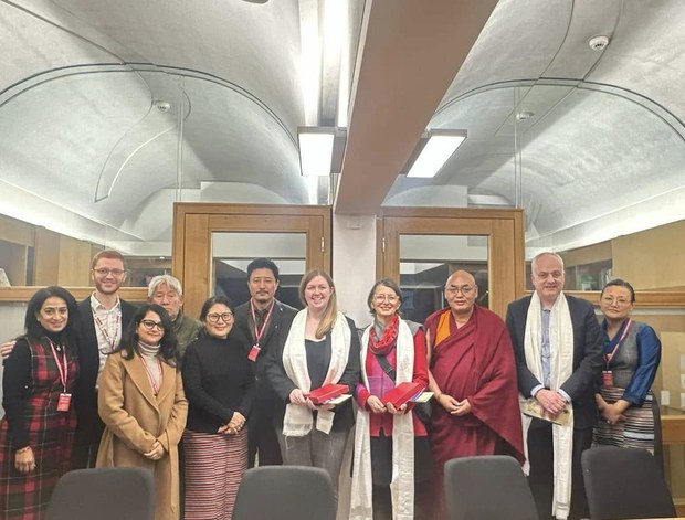 སྤྱི་འཐུས་སྐུ་ཚབ་ནས་སི་ཀོ་ཊ་ལན་ཌིའི་གྲོས་ཚོགས་ཀྱི་འགྲོ་ལུགས་ལ་རྒྱུས་ལོན་གནང་འདུག སྤྱི་འཐུས་སྐུ་ཚབ་ནས་སི་ཀོ་ཊ་ལན་ཌིའི་གྲོས་ཚོགས་ཀྱི་འགྲོ་ལུགས་ལ་རྒྱུས་ལོན་གནང་འདུག