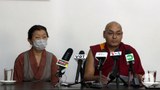 ༸གོང་ས་མཆོག་གི་བཀའ་ཡིག་ལམ་སྟོན་གཞིར་བཟུང་སྐབས་༡༧ པའི་བདམས་ཐོན་སྤྱི་འཐུས་རྣམ་པས་བཅའ་ཁྲིམས་ཀྱི་འབྲུ་དོན་གཞིར་བཟུང་དམ་འབུལ་ཞུ་རྒྱུ་ཡིན་འདུག
