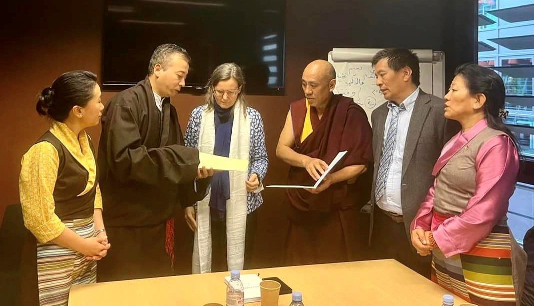 Tibetan Parliamentary delegation (2).jpg Tibetan Parliamentary delegation (2).jpg