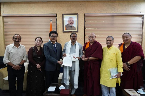 བོད་མི་མང་སྤྱི་འཐུས་ཚོགས་གཙོ་མཆོག་གིས་སྣེ་ཁྲིད་དེ་ལྡི་ལིར་རྒྱ་གར་གྱི་དཔོན་རིགས་ཁག་ལ་བོད་དོན་ཞུ་སྐུལ་གནང་བཞིན་འདུག བོད་མི་མང་སྤྱི་འཐུས་ཚོགས་གཙོ་མཆོག་གིས་སྣེ་ཁྲིད་དེ་ལྡི་ལིར་རྒྱ་གར་གྱི་དཔོན་རིགས་ཁག་ལ་བོད་དོན་ཞུ་སྐུལ་གནང་བཞིན་འདུག