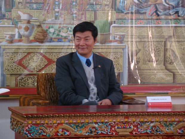 སྲིད་སྐྱོང་མཆོག་ལ་གལ་ཆེ་མི་སྣའི་ཆེ་མཐོང༌།
