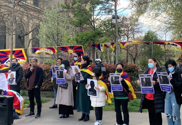 ཧྥ་རན་སིའི་ནང་གི་རྒྱ་ནག་གཞུང་ཚབ་ཁང་གི་མདུན་ནས་བོད་མི་ཚོས་ངོ་རྒོལ་གྱི་ལས་འགུལ་སྤེལ་འདུག ཧྥ་རན་སིའི་ནང་གི་རྒྱ་ནག་གཞུང་ཚབ་ཁང་གི་མདུན་ནས་བོད་མི་ཚོས་ངོ་རྒོལ་གྱི་ལས་འགུལ་སྤེལ་འདུག