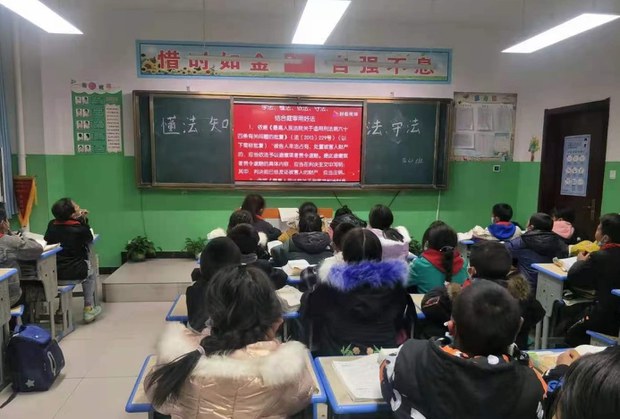 བོད་ནང་གི་སྒེར་གཉེར་སློབ་གྲྭ་ཁག་ཅིག་གི་ནང་གྲྭ་བཙུན་དགེ་རྒན་ཡོད་མི་ཆོག་པ་སོགས་དམ་དྲག་སྟངས་འཛིན་བྱེད་བཞིན་འདུག བོད་ནང་གི་སྒེར་གཉེར་སློབ་གྲྭ་ཁག་ཅིག་གི་ནང་གྲྭ་བཙུན་དགེ་རྒན་ཡོད་མི་ཆོག་པ་སོགས་དམ་དྲག་སྟངས་འཛིན་བྱེད་བཞིན་འདུག