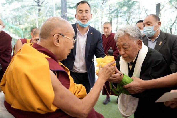 ཨ་མི་རི་ཀའི་མི་ནི་སོ་ཊ་མངའ་སྡེའི་ནང་བོད་ཕྲུག་གི་ཆེད་སློབ་གྲྭ་གསར་འཛུགས་གནང་རྒྱུར་༧གོང་ས་མཆོག་གིས་མཚན་བྱང་བསྩལ་གནང་འདུག ཨ་མི་རི་ཀའི་མི་ནི་སོ་ཊ་མངའ་སྡེའི་ནང་བོད་ཕྲུག་གི་ཆེད་སློབ་གྲྭ་གསར་འཛུགས་གནང་རྒྱུར་༧གོང་ས་མཆོག་གིས་མཚན་བྱང་བསྩལ་གནང་འདུག
