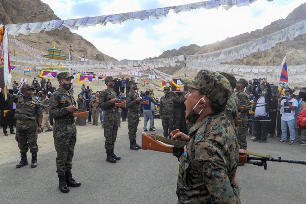 རྒྱ་གར་གཞུང་གིས་བོད་རིགས་དམག་མི་ཞིག་ལ་དཔའ་མཛངས་ཀྱི་གཟེངས་རྟགས་དང་ཆེ་བསྟོད་གནང་འདུག