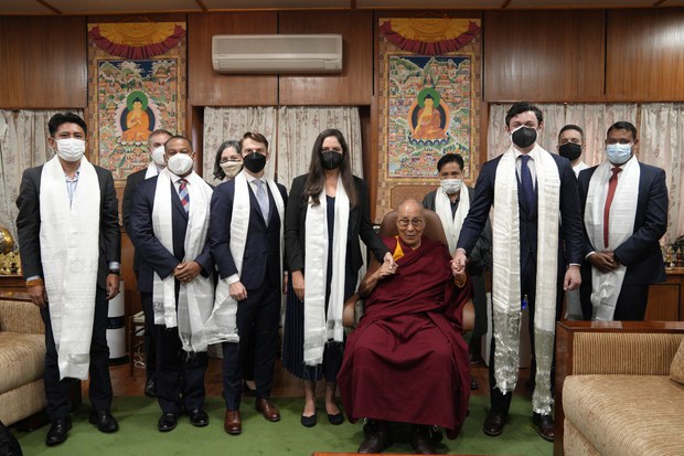 ཨ་རིའི་གྲོས་ཚོགས་འཐུས་མི་སྐུ་ཞབས་ Jon Ossoff མཆོག་གིས་སྣེ་ཁྲིད་པའི་སྐུ་ཚབ་ཚོགས་ཆུང་ཞིག་གིས་སྤྱི་ནོར་༧གོང་ས་༧སྐྱབས་མགོན་ཆེན་པོ་མཆོག་མཇལ་ཁ་ཞུས་ཡོད་འདུག ཨ་རིའི་གྲོས་ཚོགས་འཐུས་མི་སྐུ་ཞབས་ Jon Ossoff མཆོག་གིས་སྣེ་ཁྲིད་པའི་སྐུ་ཚབ་ཚོགས་ཆུང་ཞིག་གིས་སྤྱི་ནོར་༧གོང་ས་༧སྐྱབས་མགོན་ཆེན་པོ་མཆོག་མཇལ་ཁ་ཞུས་ཡོད་འདུག