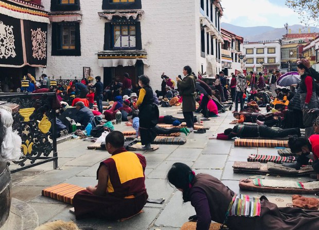 ལྷ་སའི་གཙུག་ལག་ཁང་གི་མདུན། ༢༠༡༨